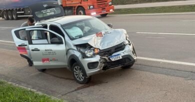 Cinco carros batem na SP-75